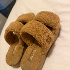 Michael Kors Kids Fuzzy Double-Band Slide Sandals in Chestnut Brown